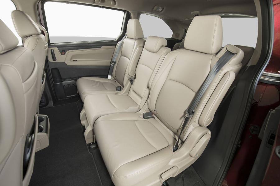 Интерьер Honda Odyssey 2017 года  (фото 130 из 160)